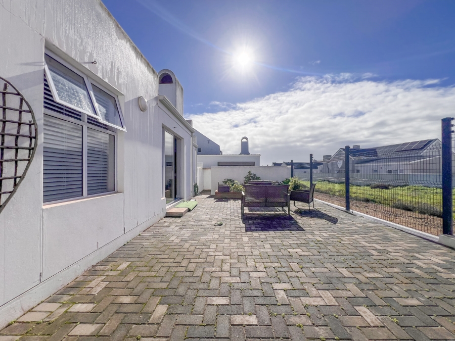 3 Bedroom Property for Sale in Laguna Hills Western Cape